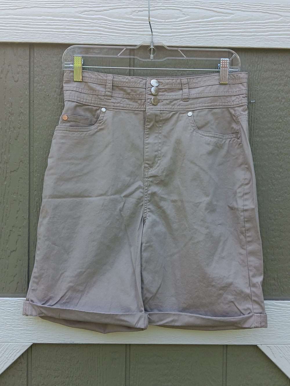 Tahari Women's 5-Pocket Taupe Khaki Cuffed Bermuda Shorts Size 4/27